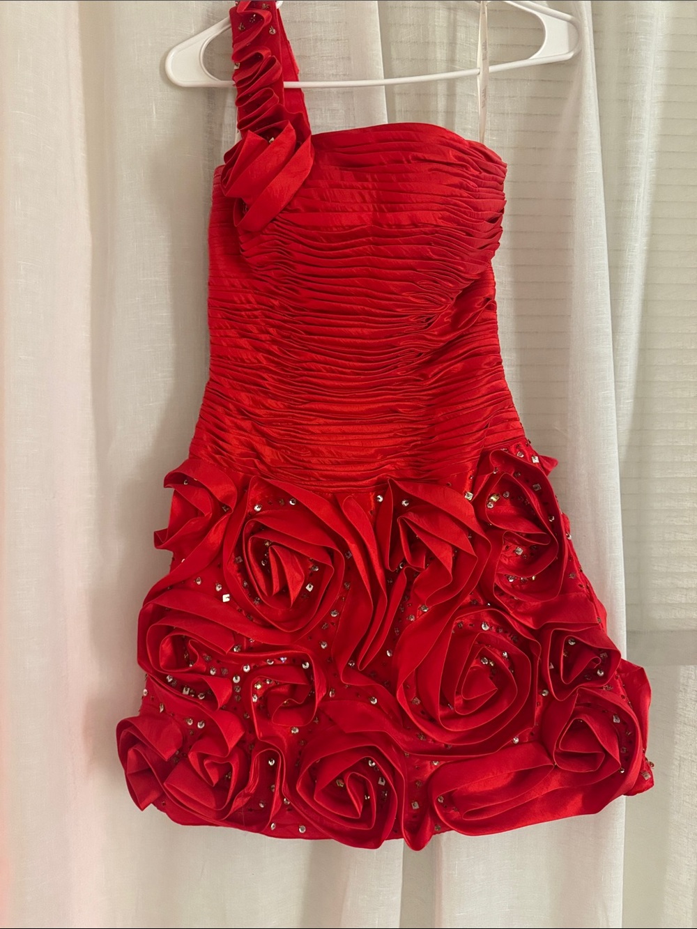Alisha Hill Red One-Shoulder Rose Appliqué Cocktail Dress